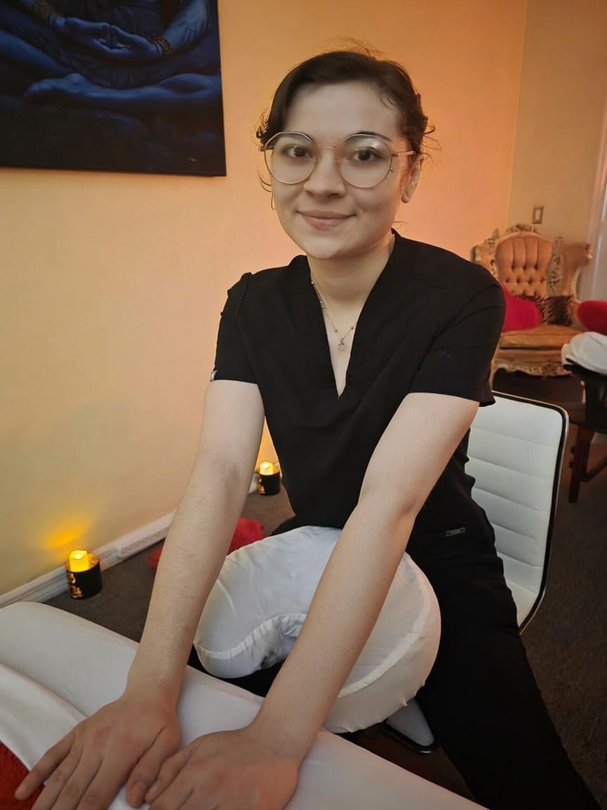 alt="Sasha Ayurvedic Massage Therapist Beverly Hills FL")